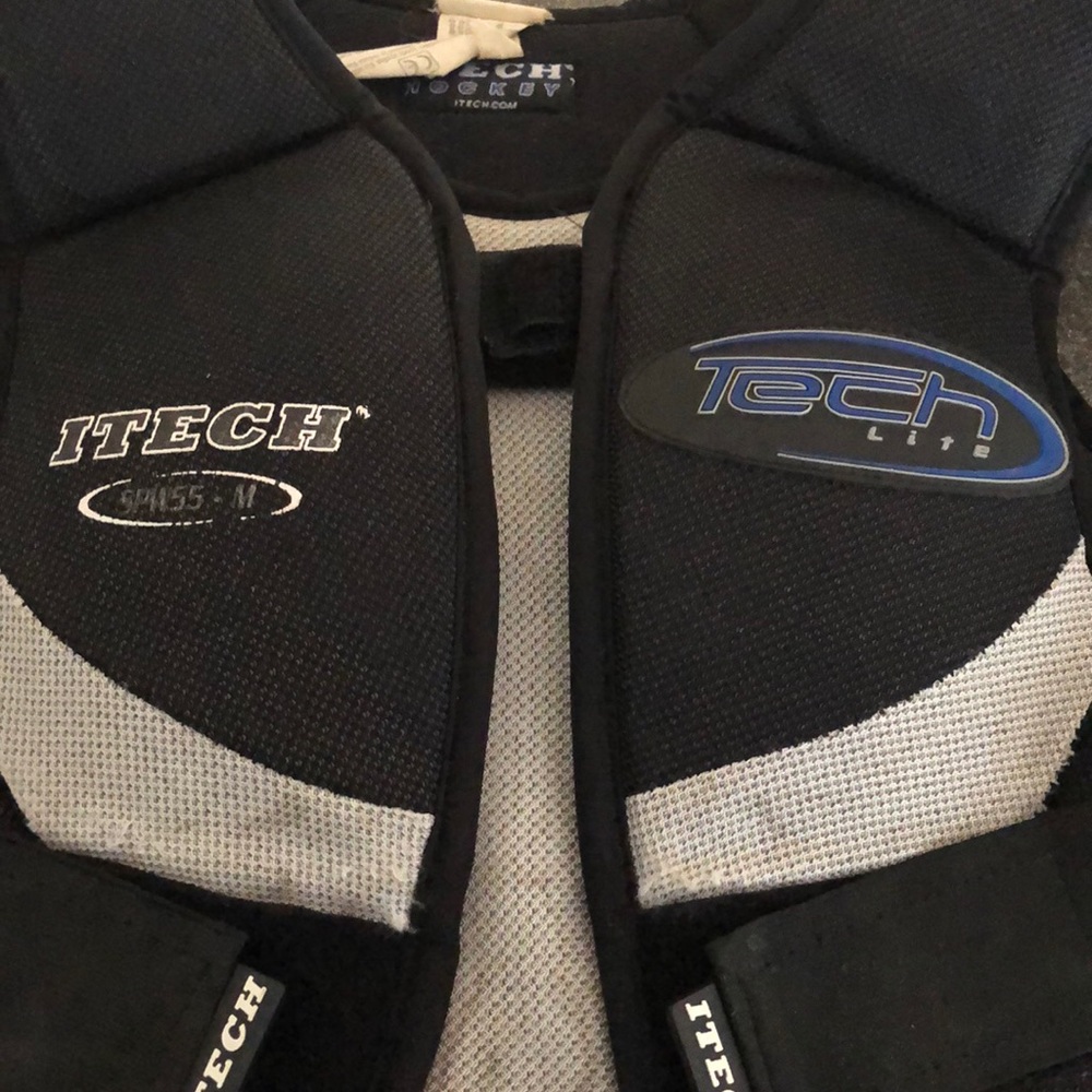Great Condition Size Medium Itech Shoulder Pads